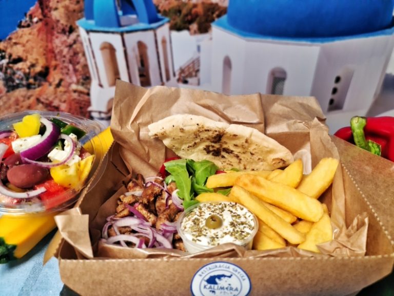 Greek box gyros z frytkami w restauracji greckiej w Gliwicach