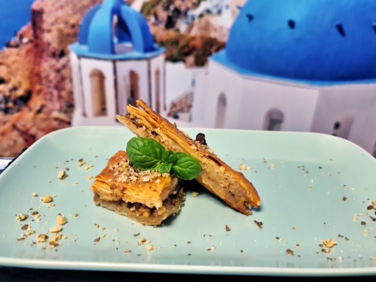 Grecka baklava na deser w restauracji Kalimera w Gliwicach